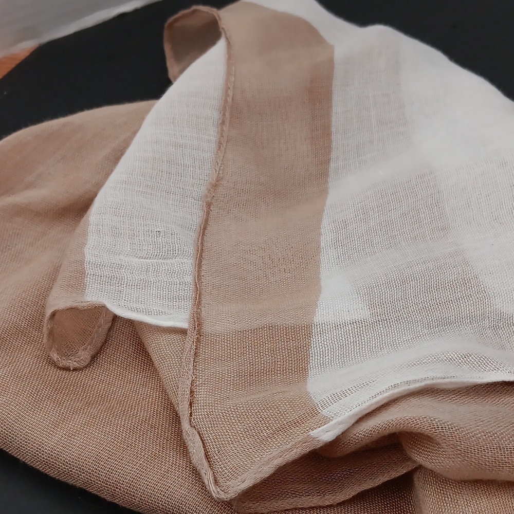 Beige & solid white scarf - Picture 2 of 5